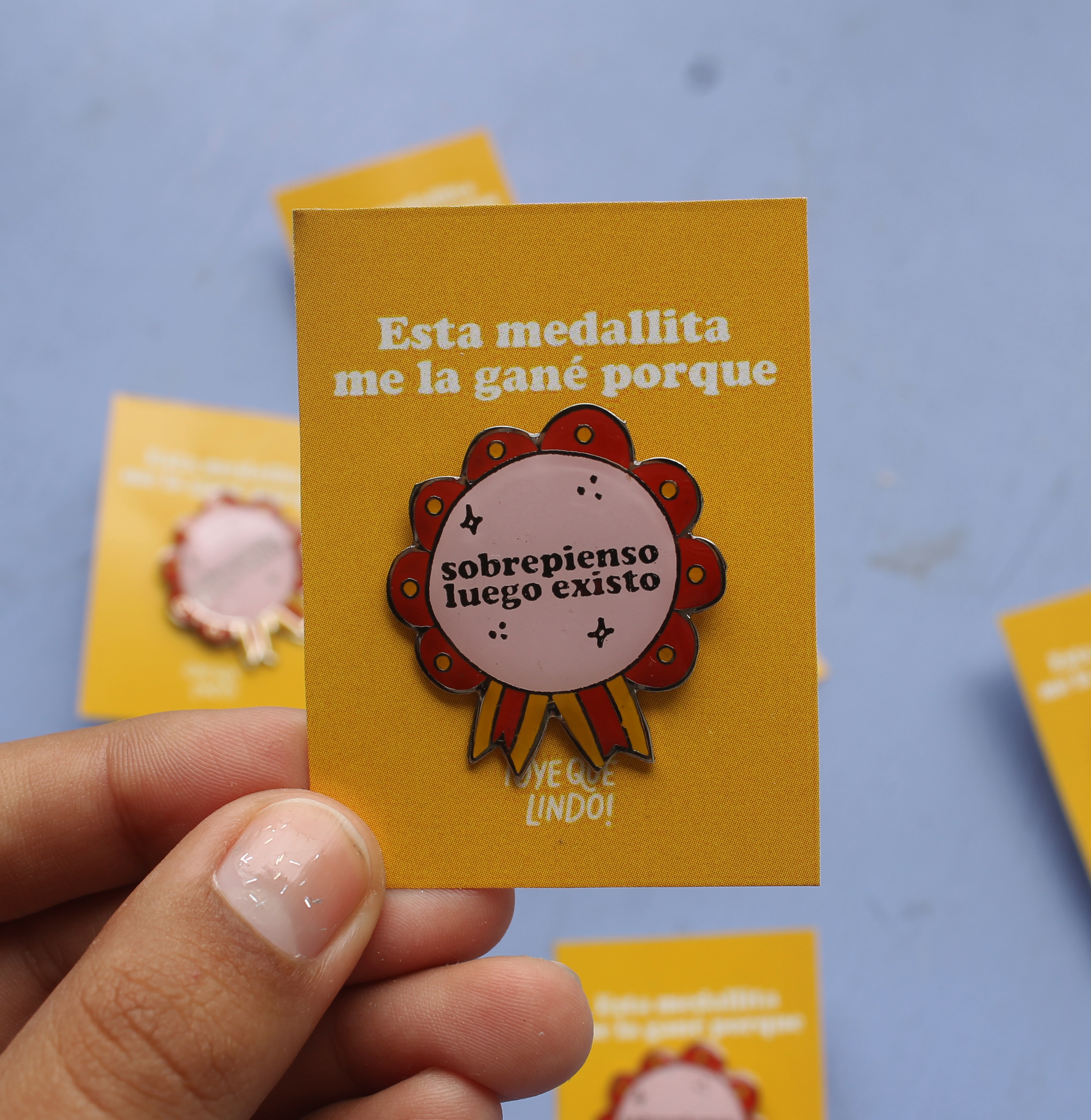 Pin "Sobrepienso luego existo"