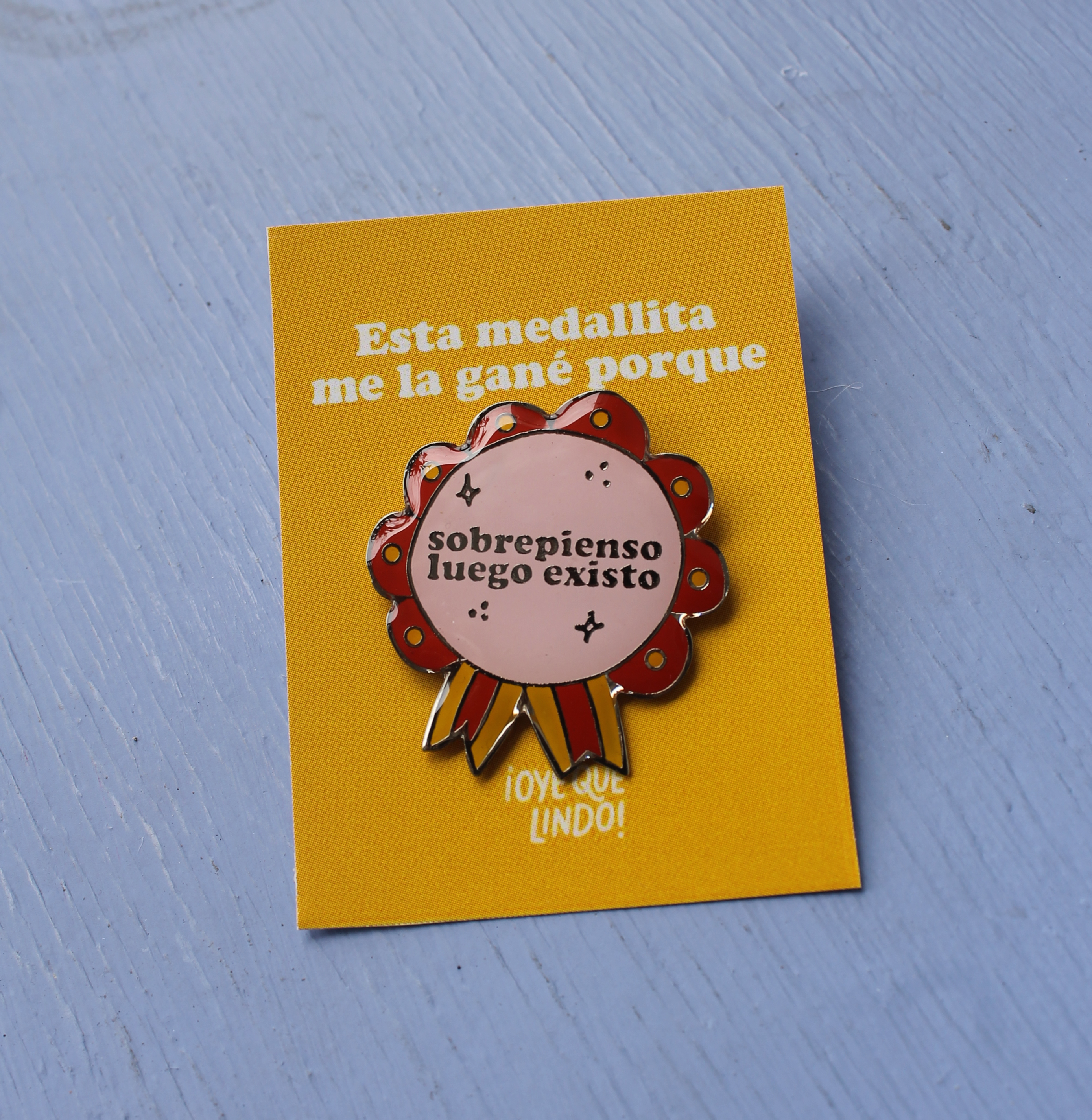 Pin "Sobrepienso luego existo"