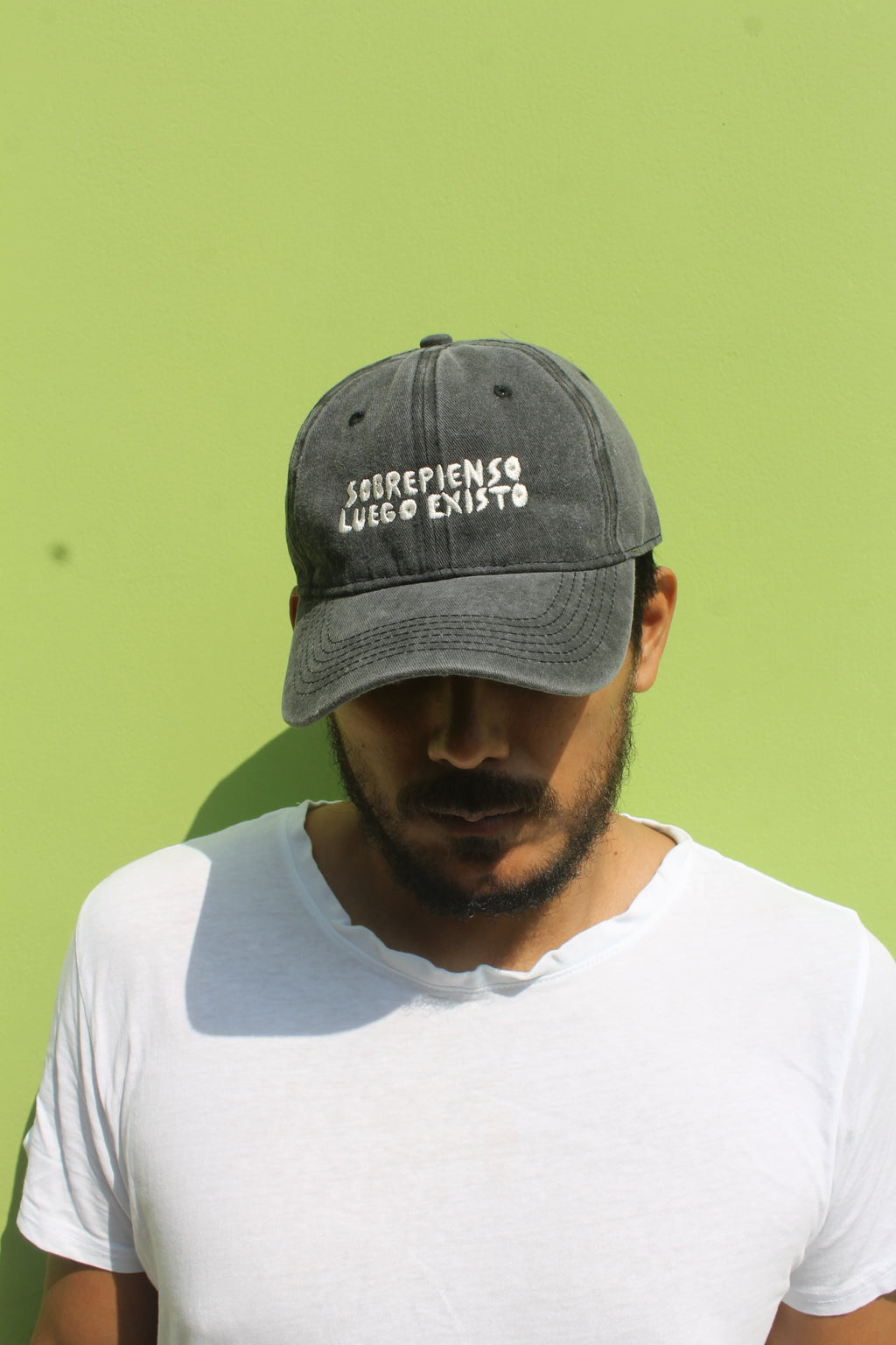 Gorra "Sobrepienso luego existo" negra
